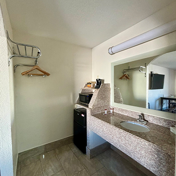 Online Hotel Rooms in Kermit, TX